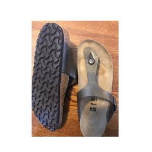 Bronze Gizeh Birkenstocks